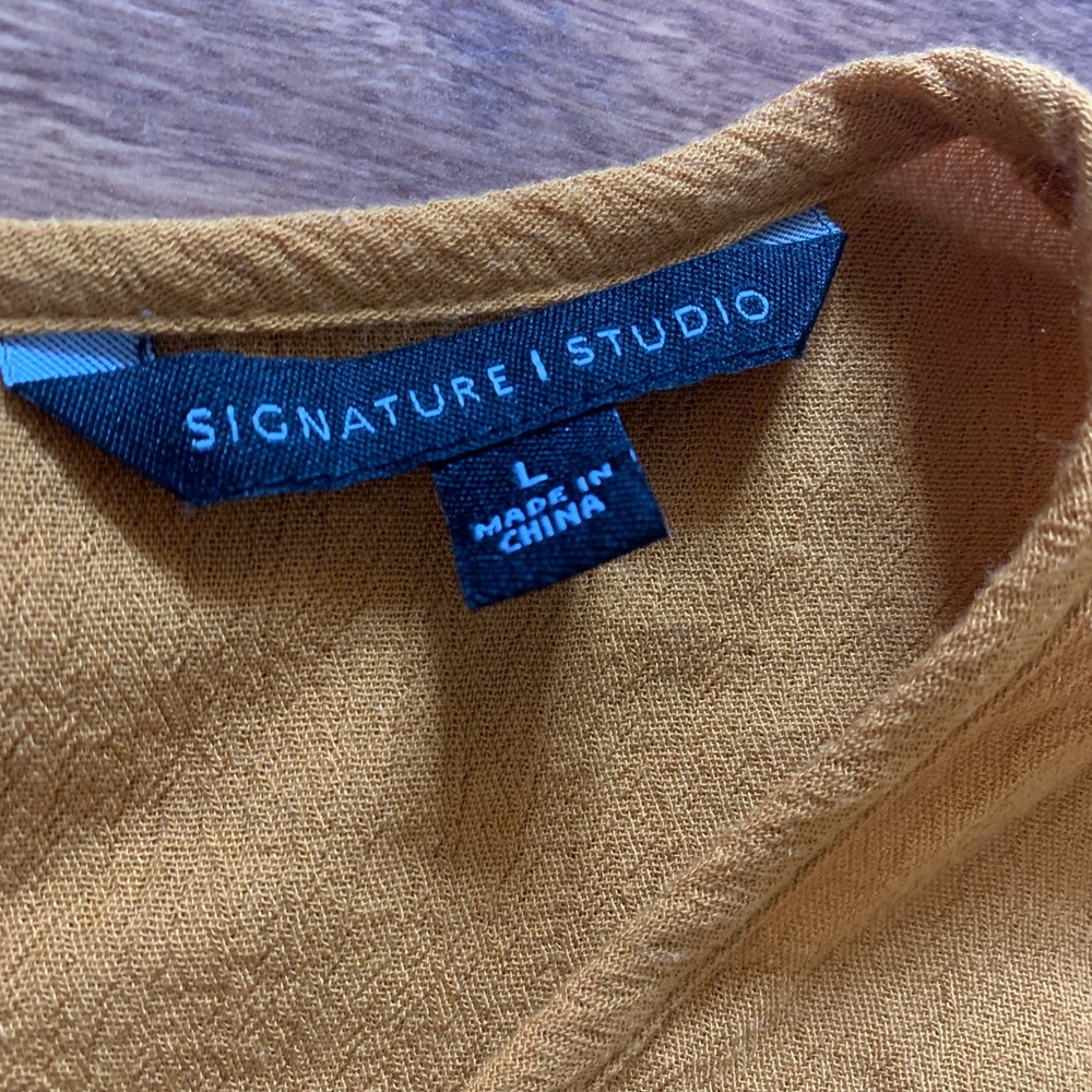 Signature studio top - Picture 2 of 6
